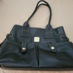 Dooney & Bourke tote purse in black
